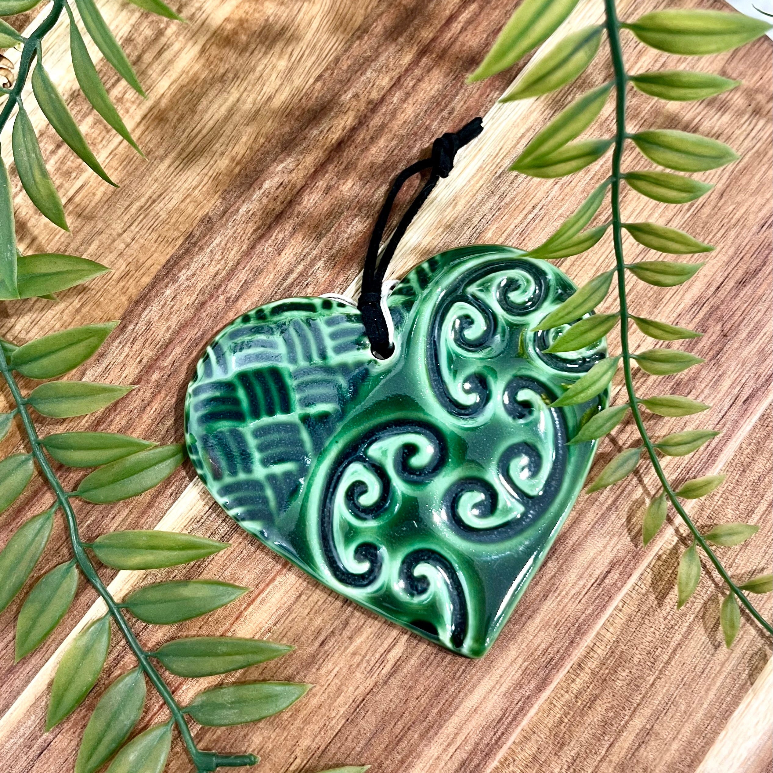 Michelle Bow Swing Heart - Kowhaiwhai